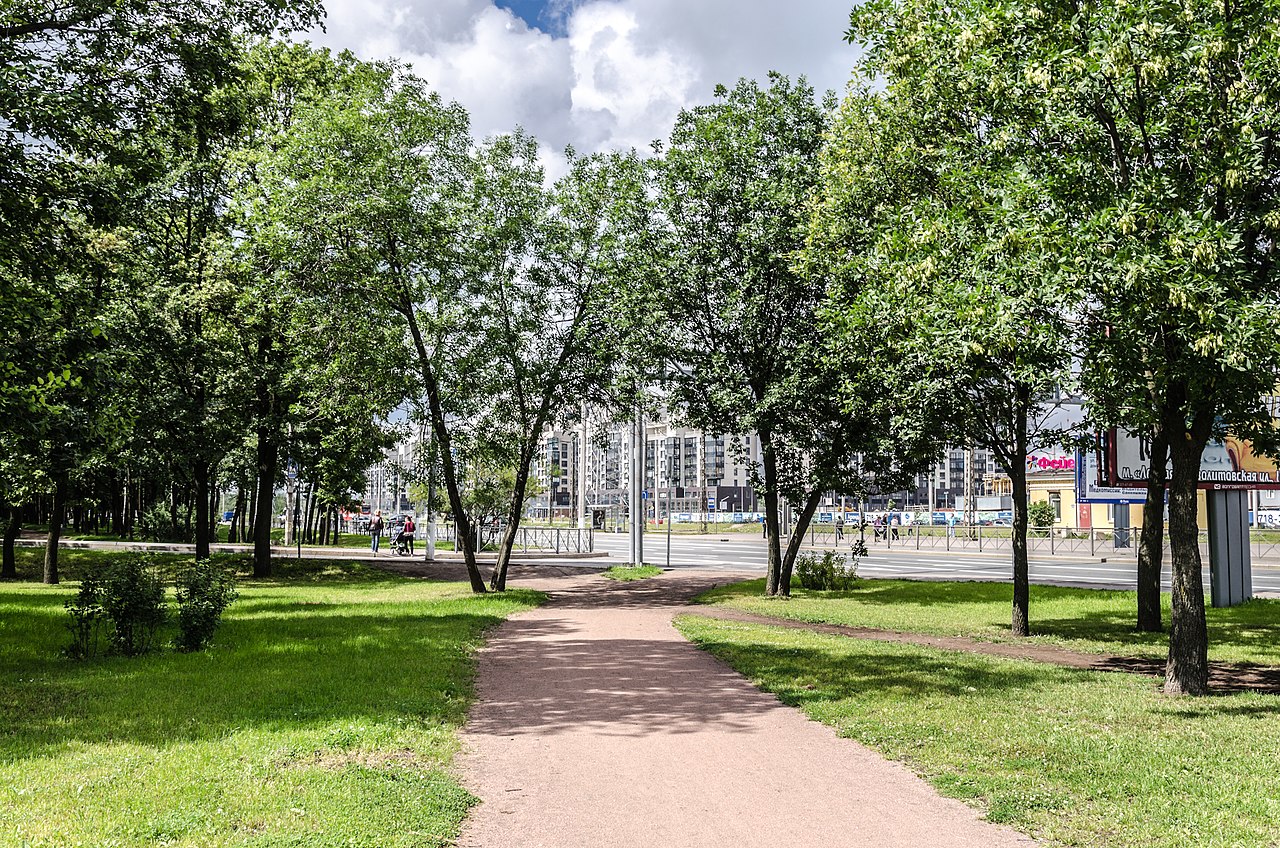 Парк Новознаменка и новостройки Красносельского района Санкт-Петербурга