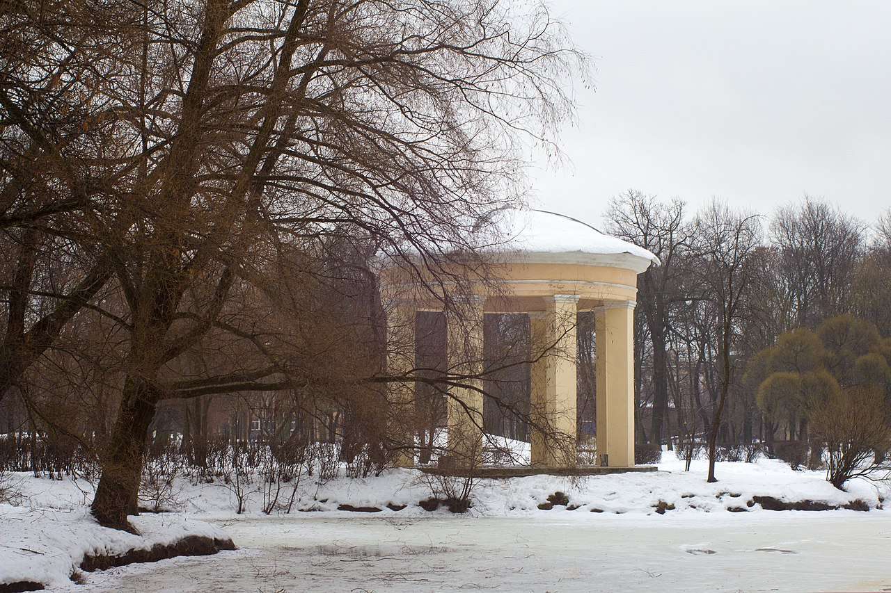 Парк Екатерингоф — любимое место отдыха жителей Кировского района