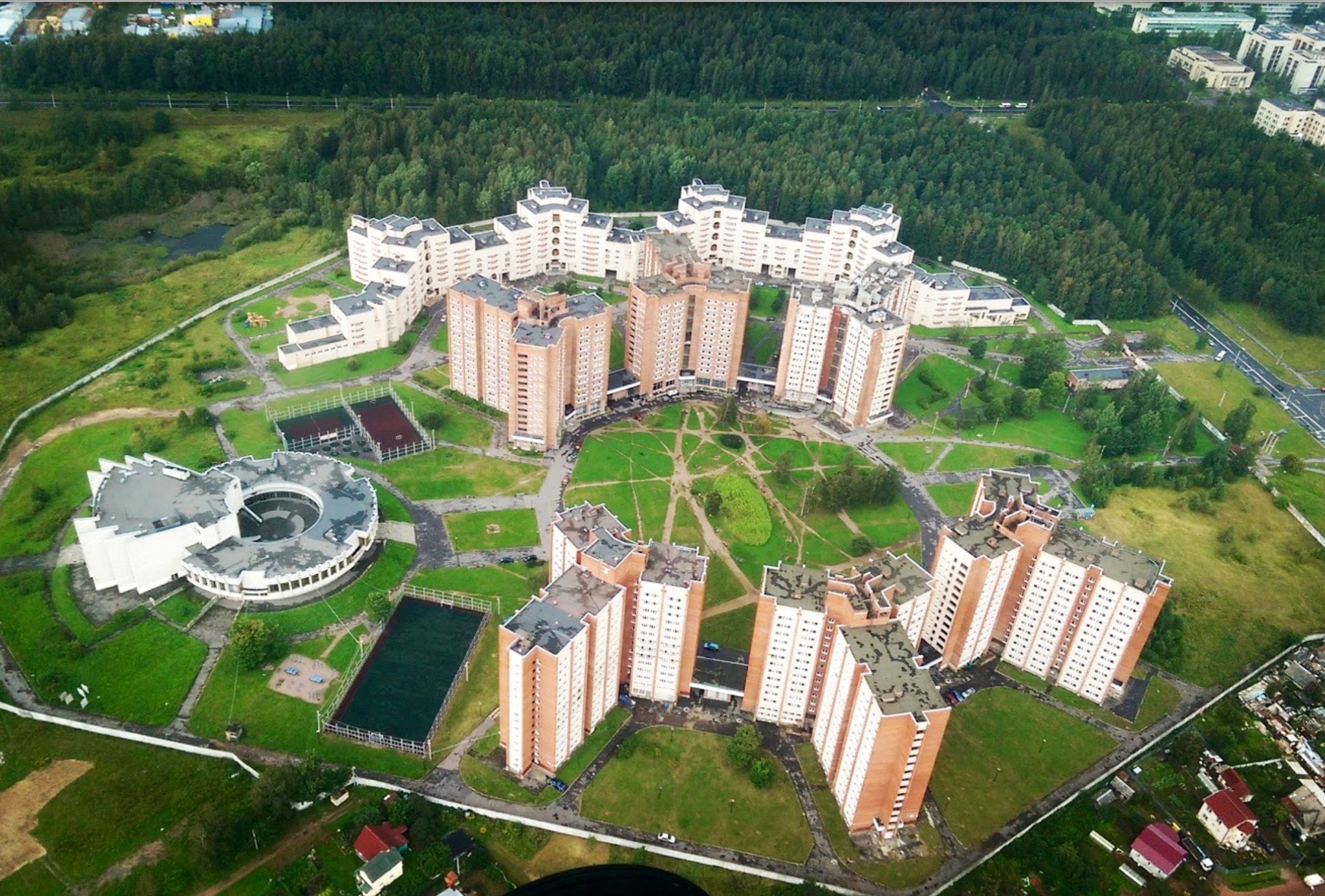 Кампус СПбГУ в Петергофе — образовательный центр Петродворцового района