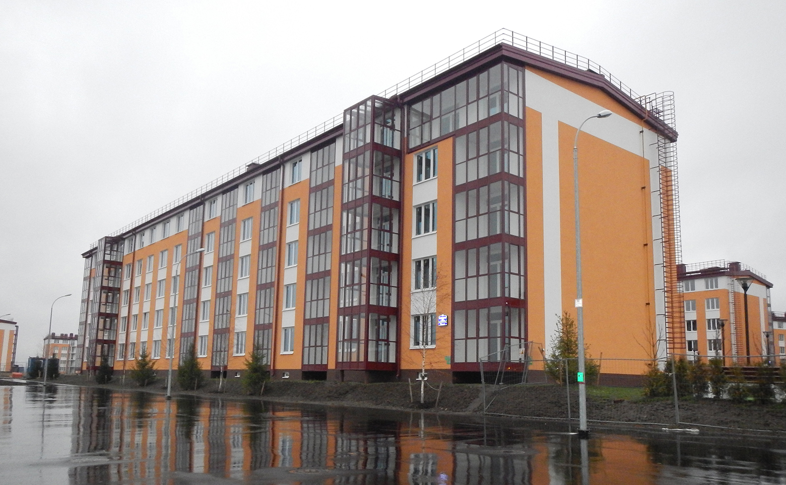 Фасад ЖК Образцовый квартал — яркие корпуса, кирпично-монолитная технология