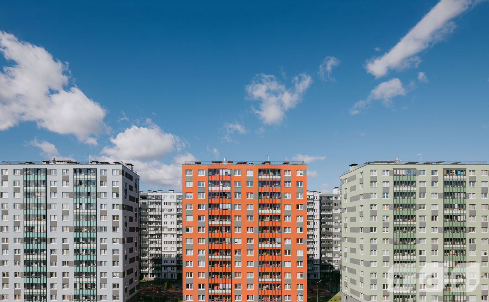 ЖК Ручьи 2 СПб от ЛСР — яркие фасады высотных домов на Пахомовской